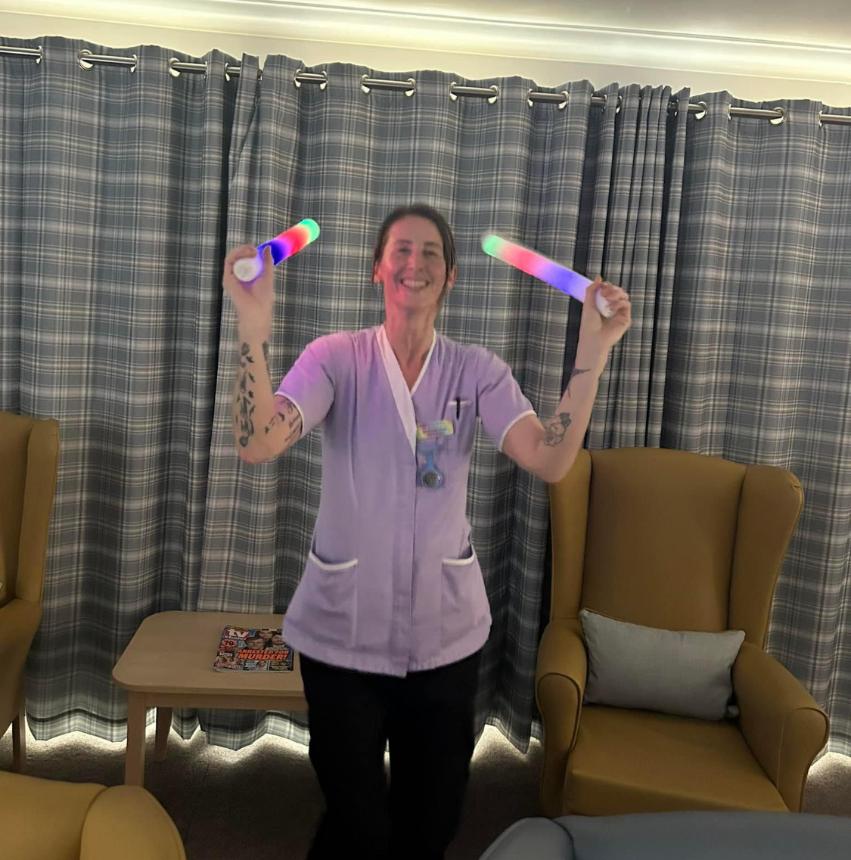 staff-member-with-glow-sticks